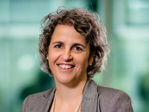 Murielle headshot- 300x226